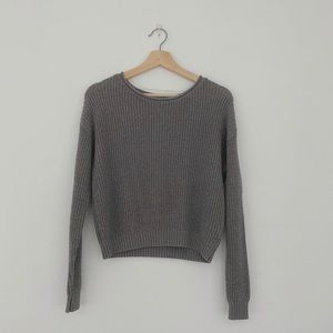 gray knitted sweater